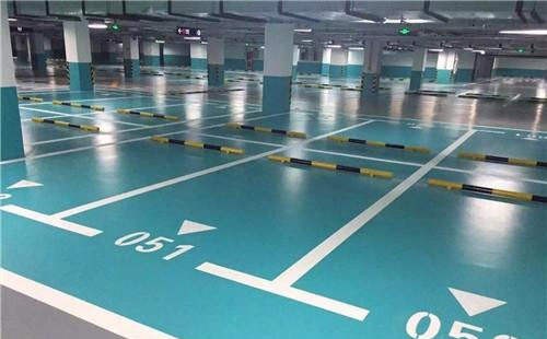 托里托里环氧地坪中涂：构筑坚固地面的关键环节